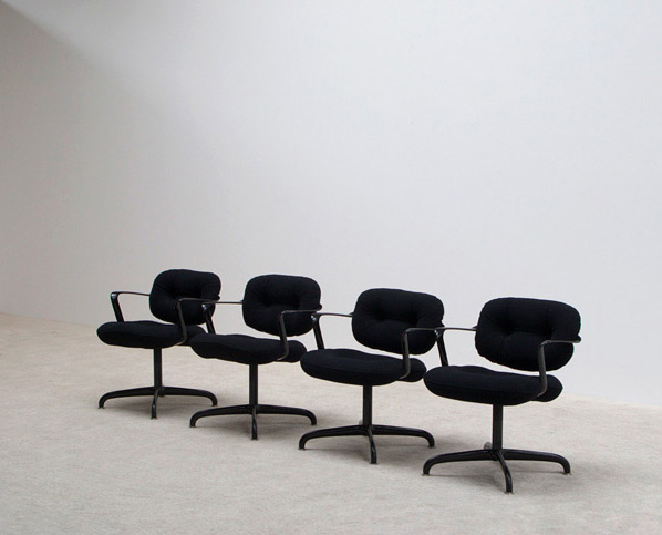 4 chairs model 2338 by Morrison and Hannah for Knoll International