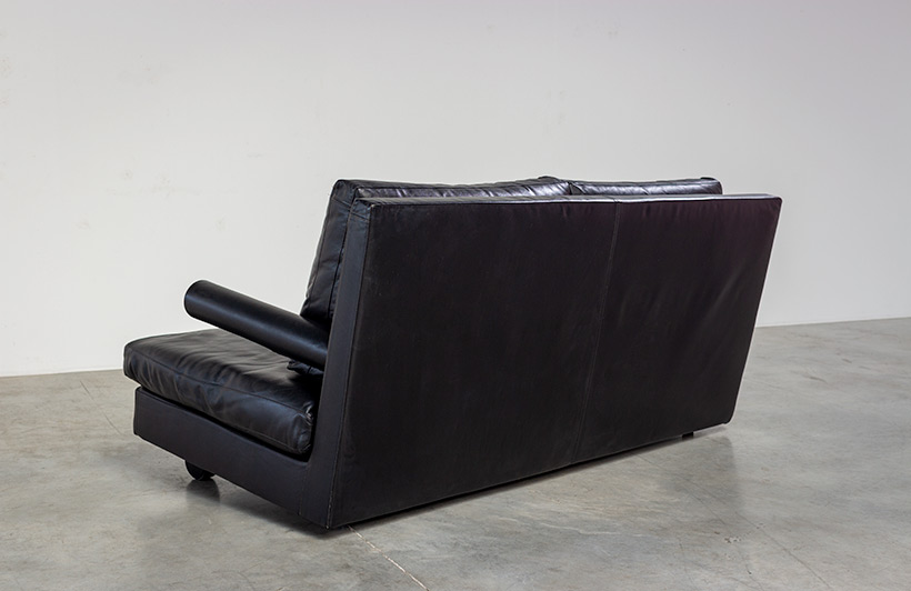 Black leather two seater Baisity design by Antonio Citterio img 6