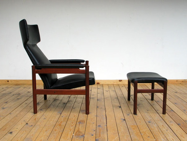 Danish Fritz Hansen side chair and ottoman in black leather 1950