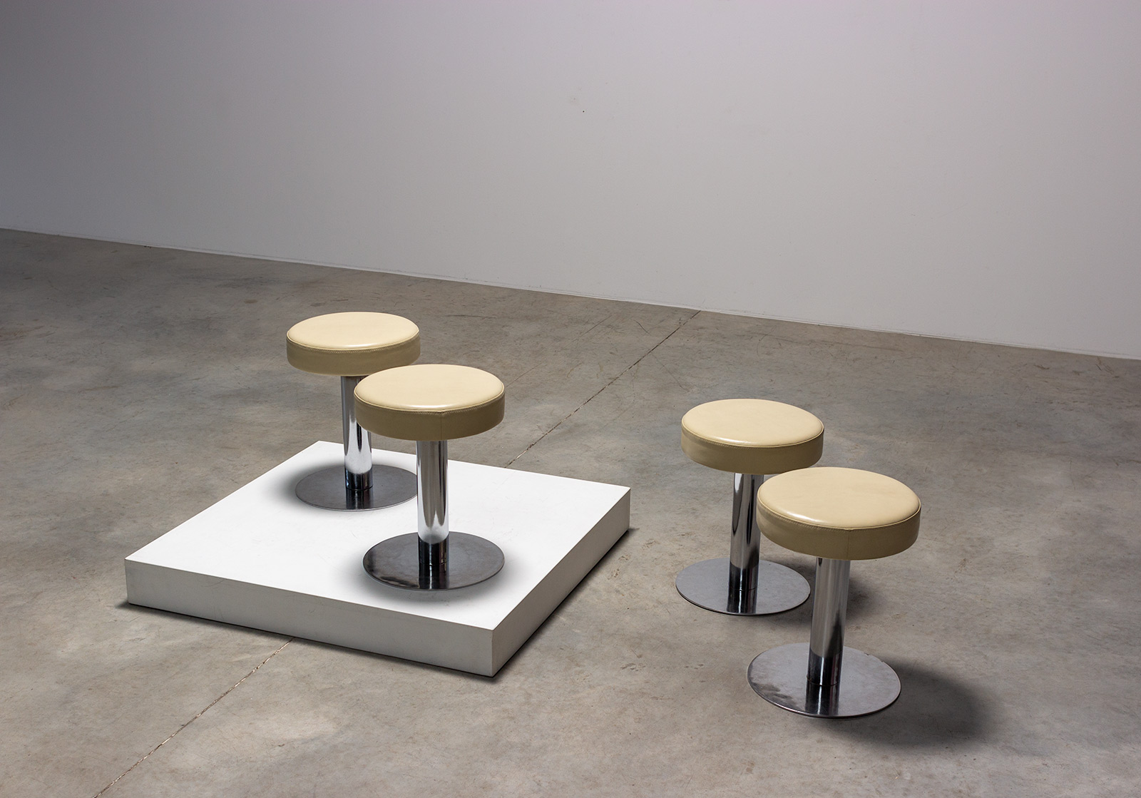 Four Chrome side Stools in leatherette 1970 img 3