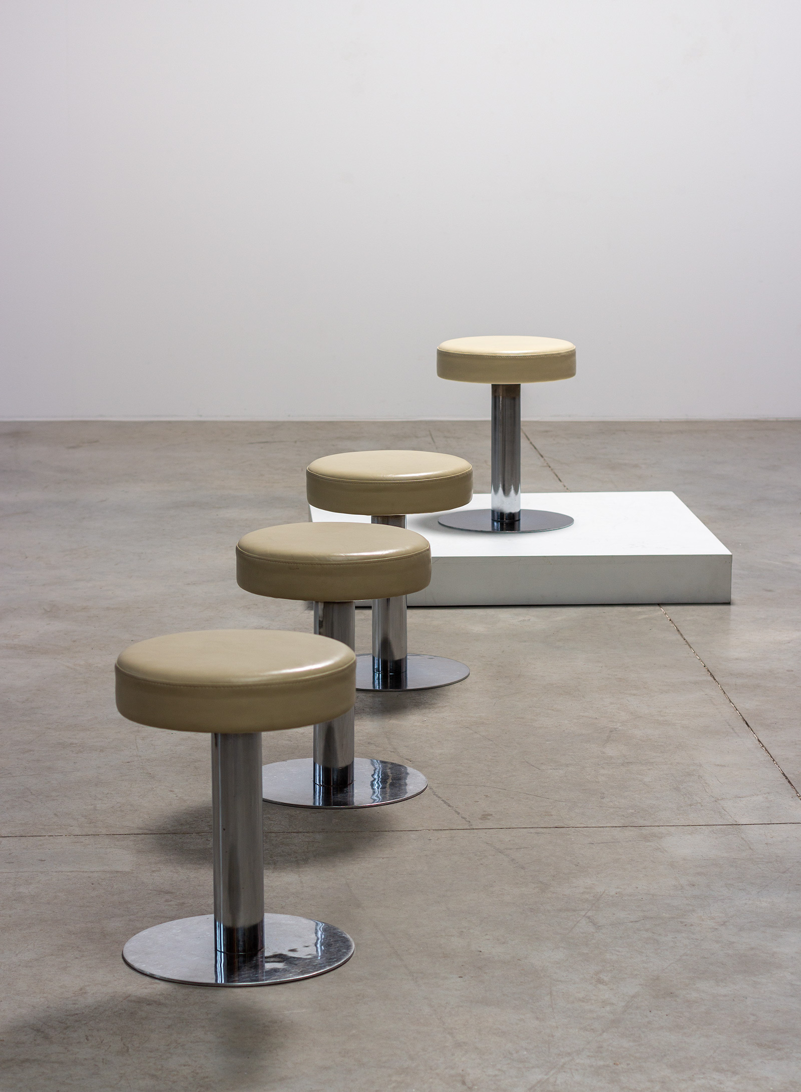 Four Chrome side Stools in leatherette 1970 img 5