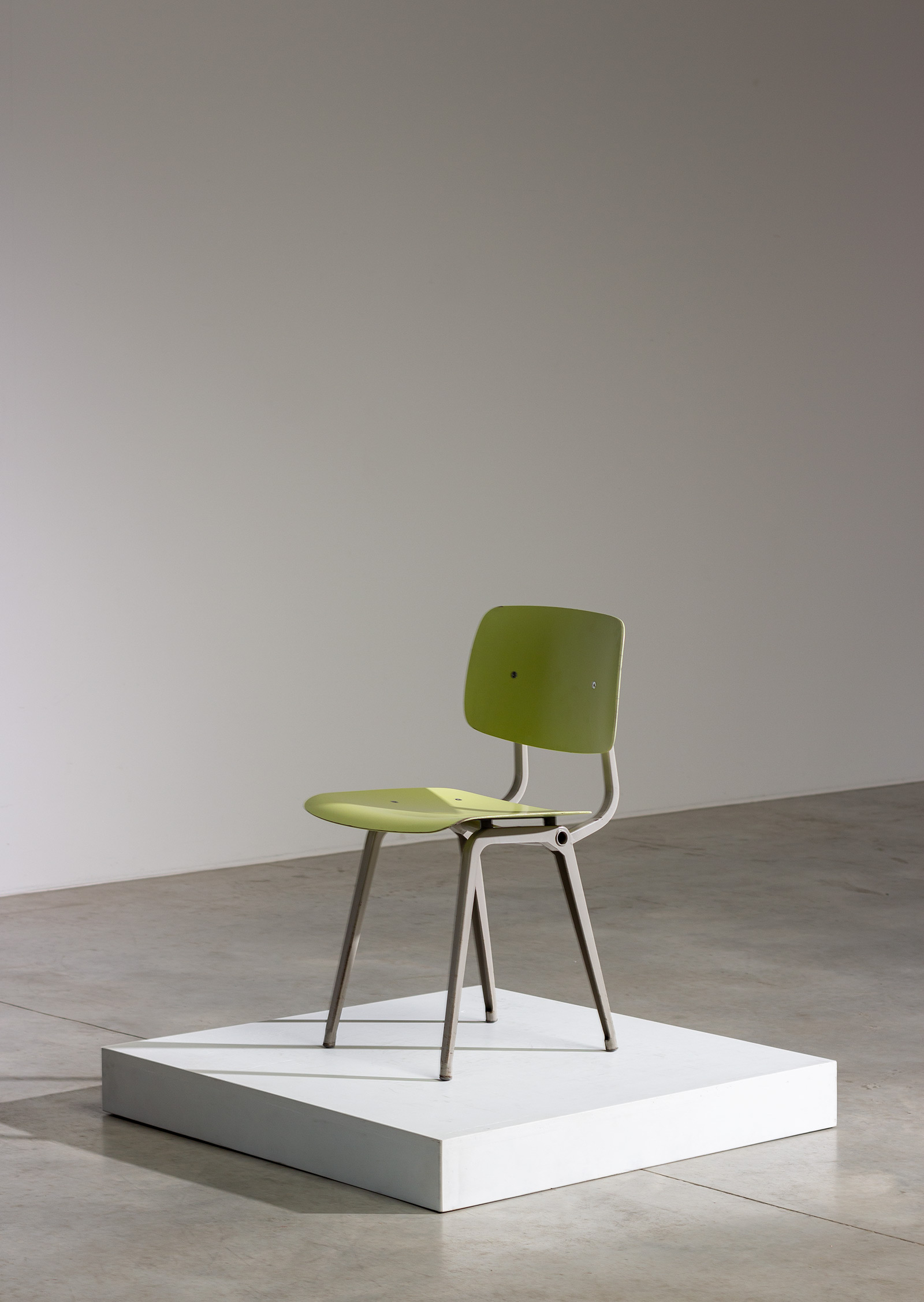 Friso Kramer 1960 Lime and grey metal Revolt chair img 4