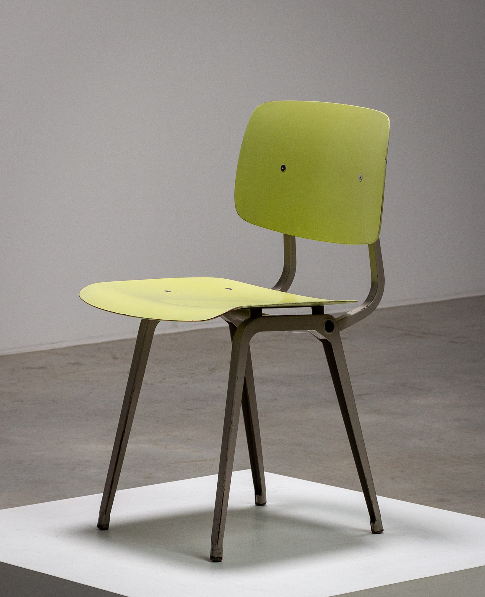 Friso Kramer 1960 Lime and grey metal Revolt chair img 5