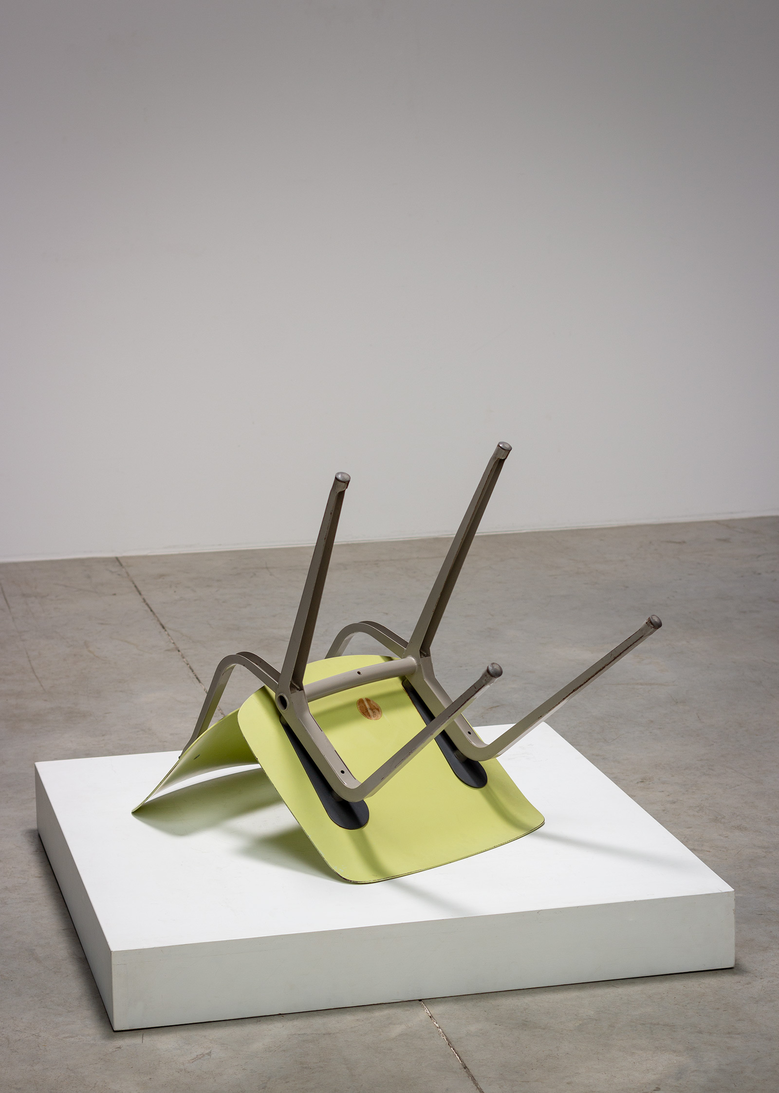 Friso Kramer 1960 Lime and grey metal Revolt chair img 9