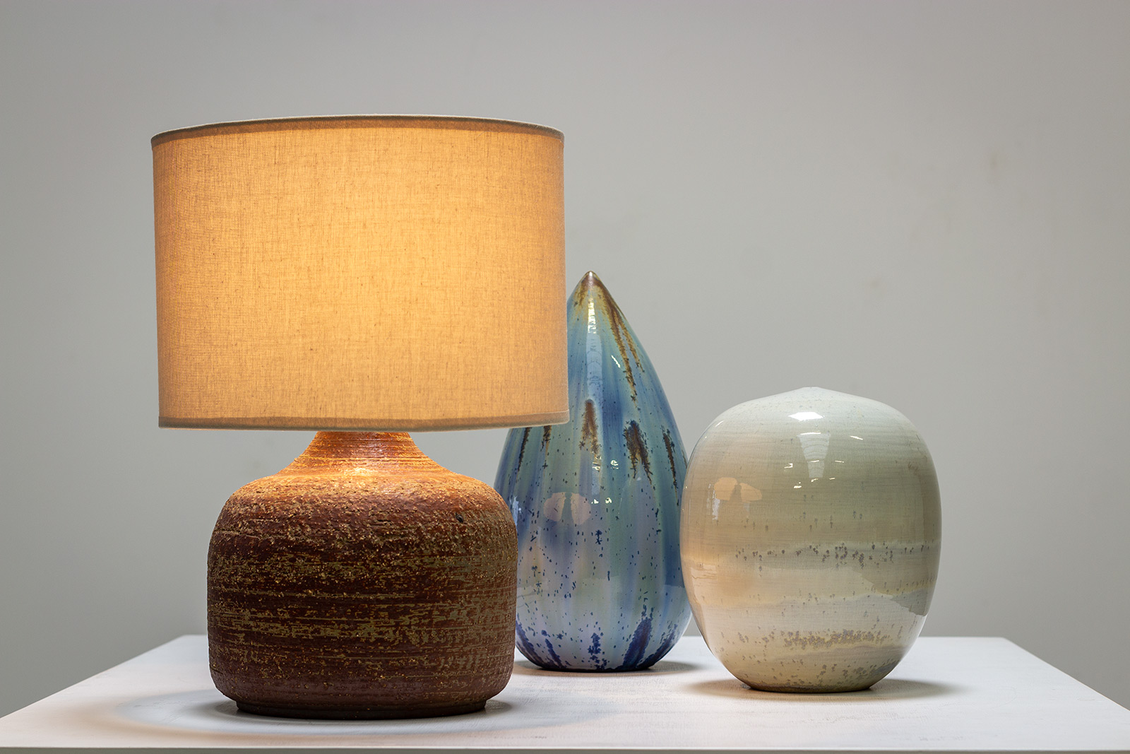 Hand thrown round shaped modernist table lamp circa 1965 img 3