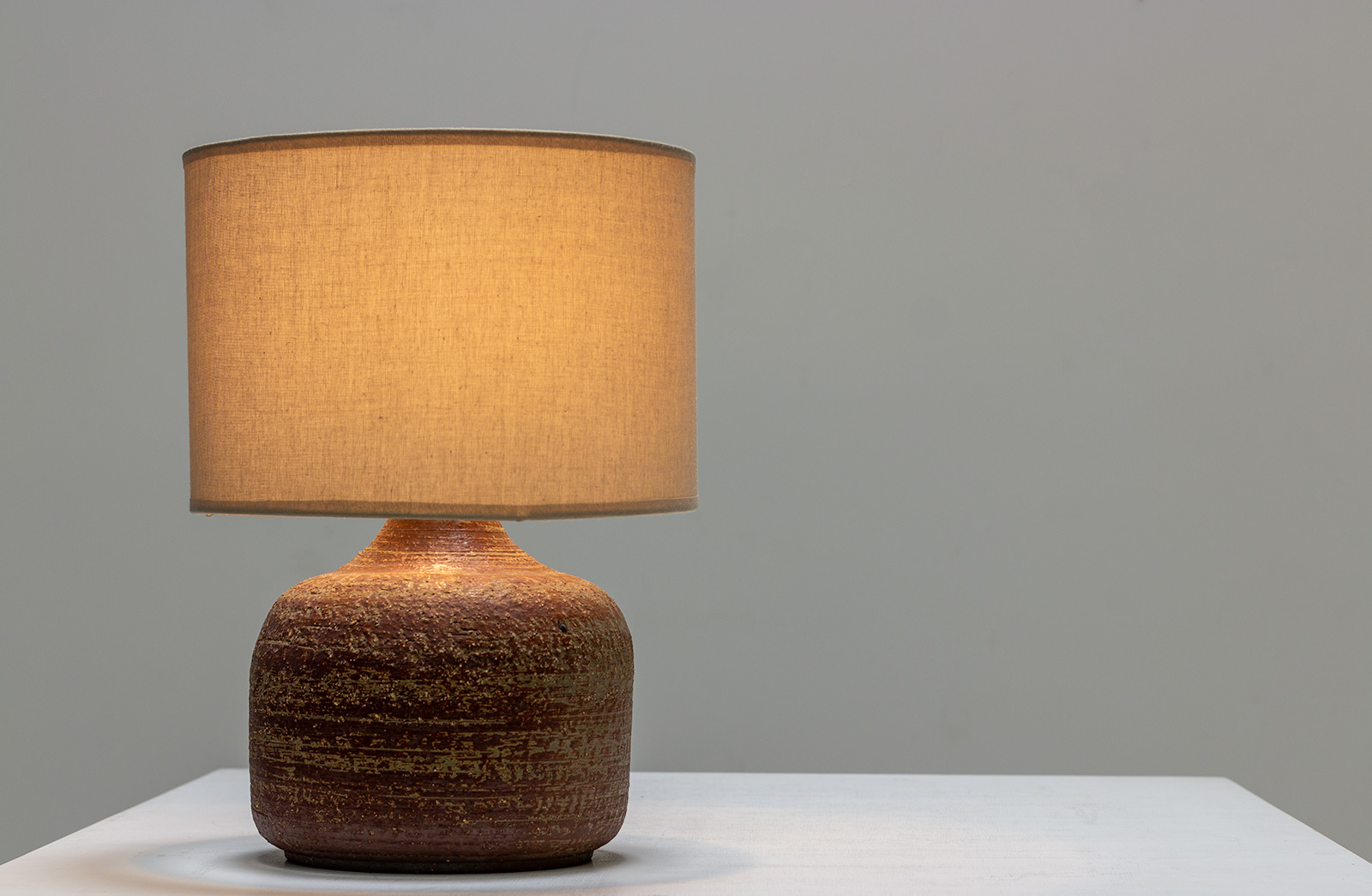 Hand thrown round shaped modernist table lamp circa 1965 img 4