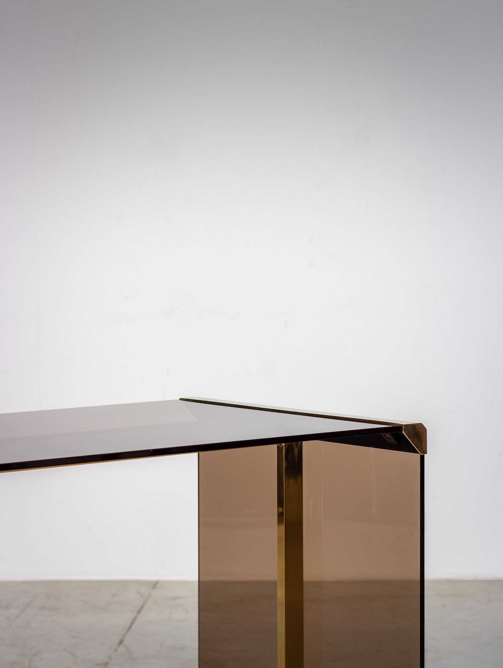 Lady desk in smoked tempered glass design 1970 img 3