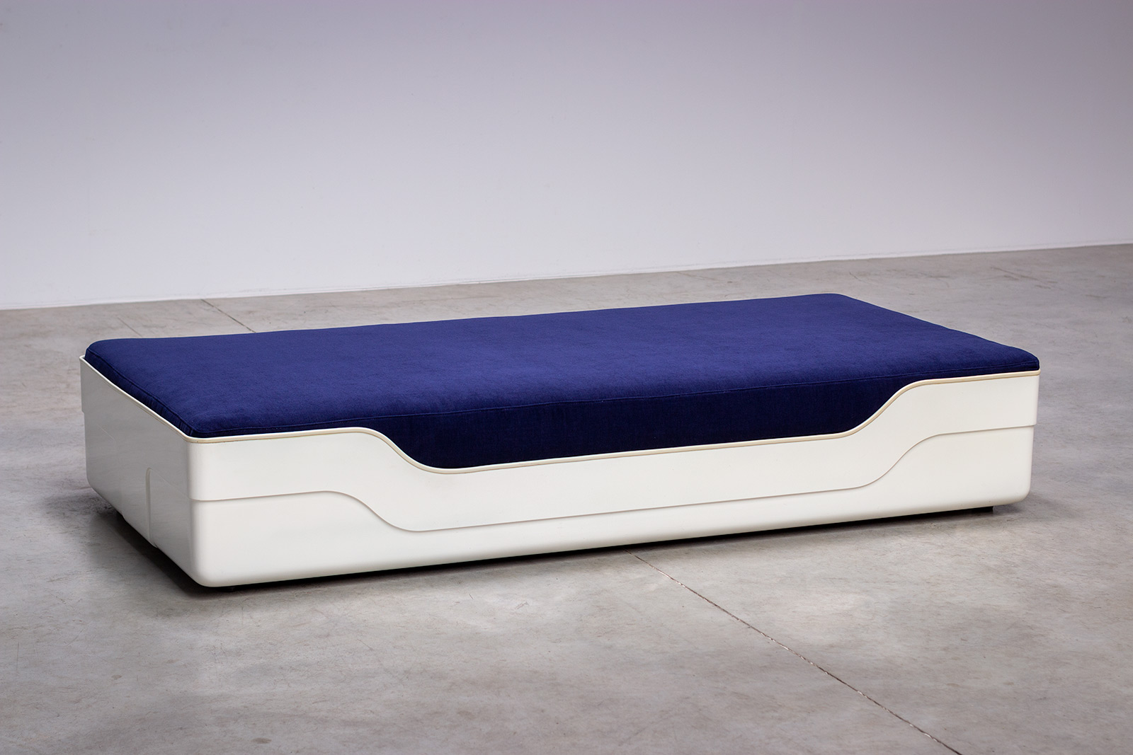 Marc Berthier daybed from the Ozoo collection 1968 Roche Bobois img 4