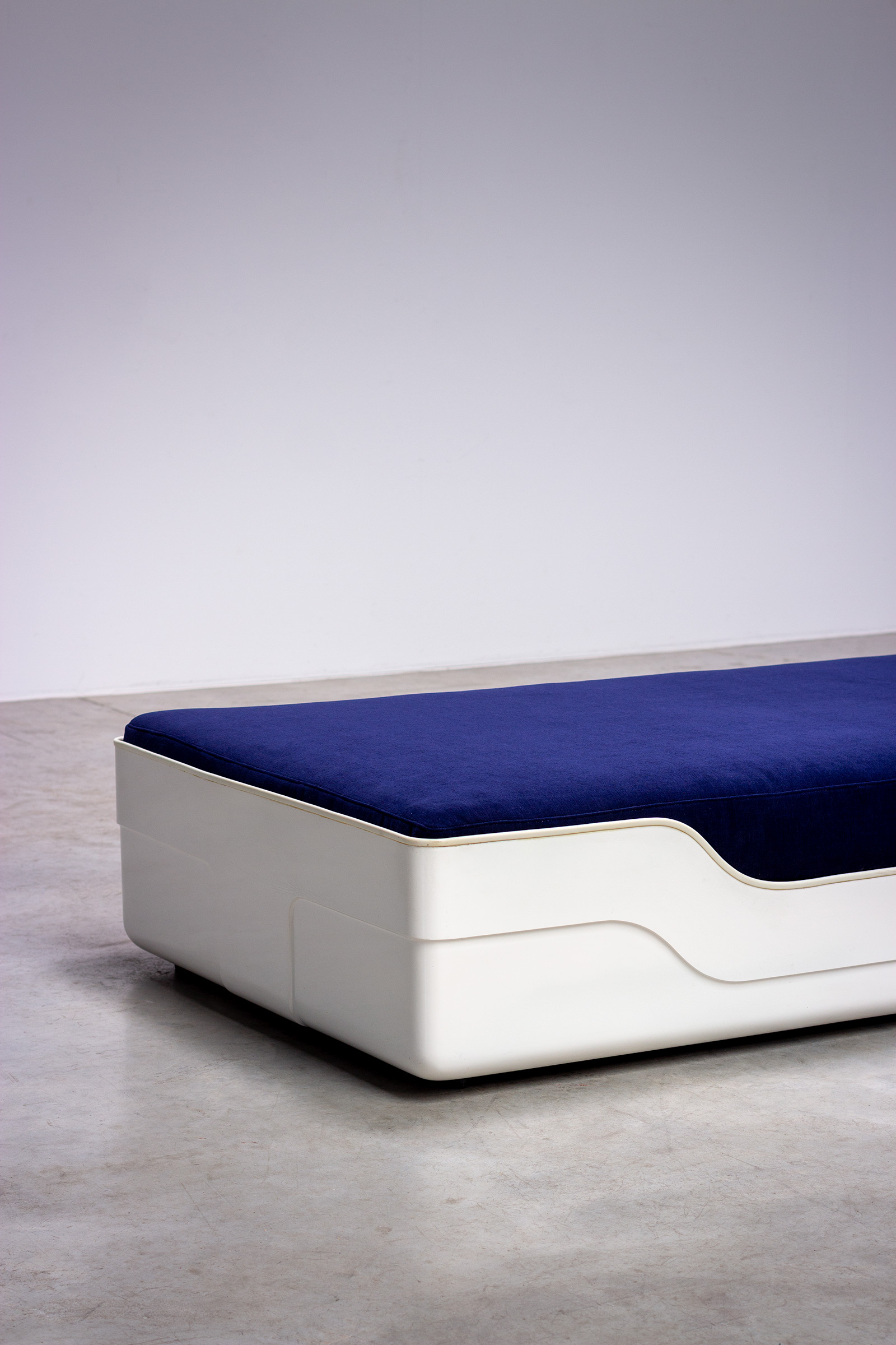 Marc Berthier daybed from the Ozoo collection 1968 Roche Bobois img 6