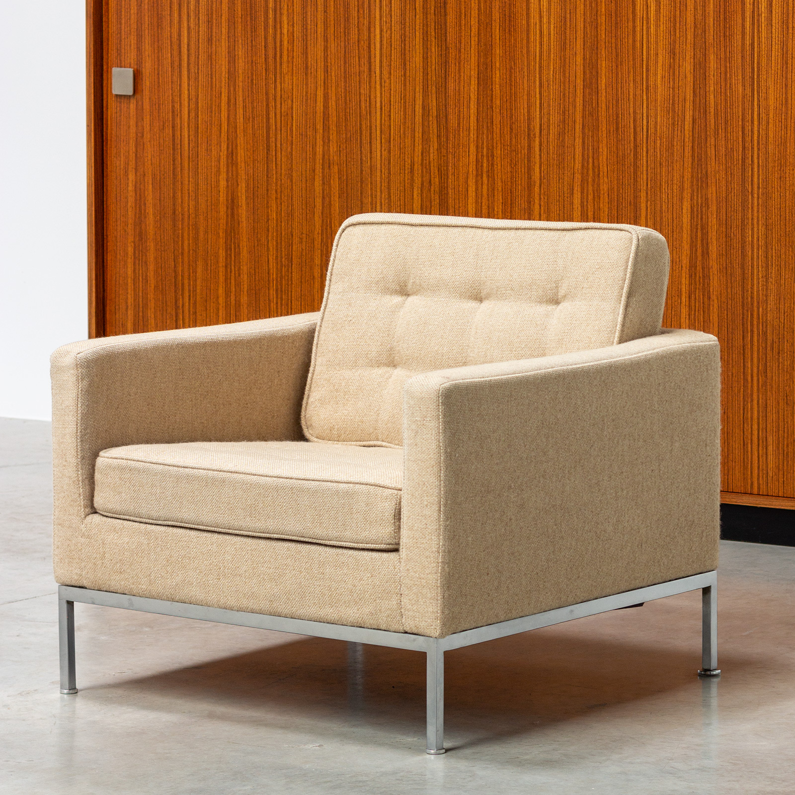 Pair of Florence Knoll lounge chairs for Knoll International Circa 1960 img 4