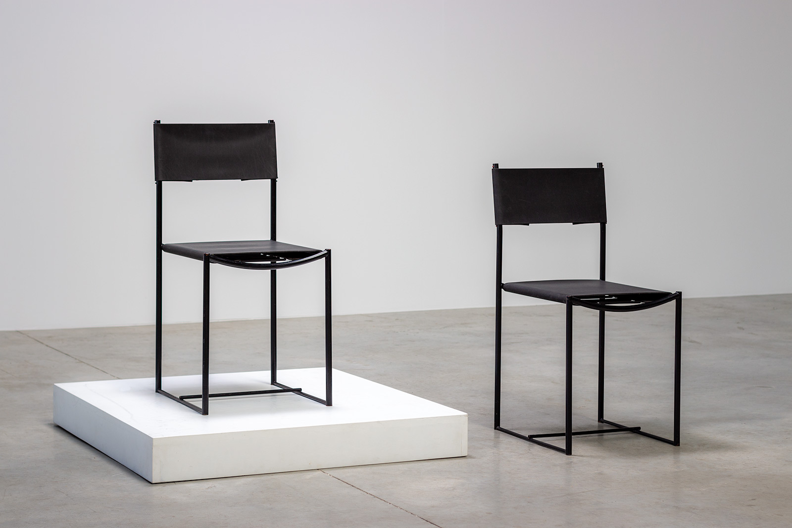 Pair of Giandomenico Belotti black Spaghetti chairs 1979