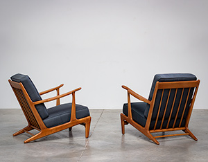 Pair of sculptural Scandinavian Lounge Chairs Mid Modern design 1960s