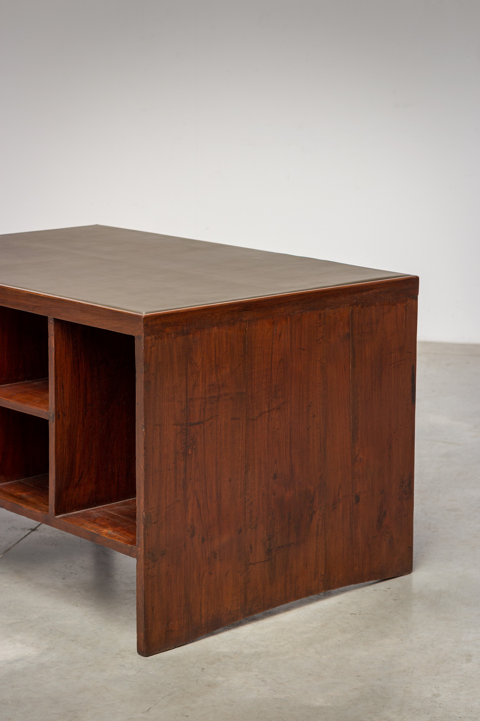 Pierre Jeanneret pigeonhole or PJ-BU-02-A office desk with bookcase Chandigarh img 4