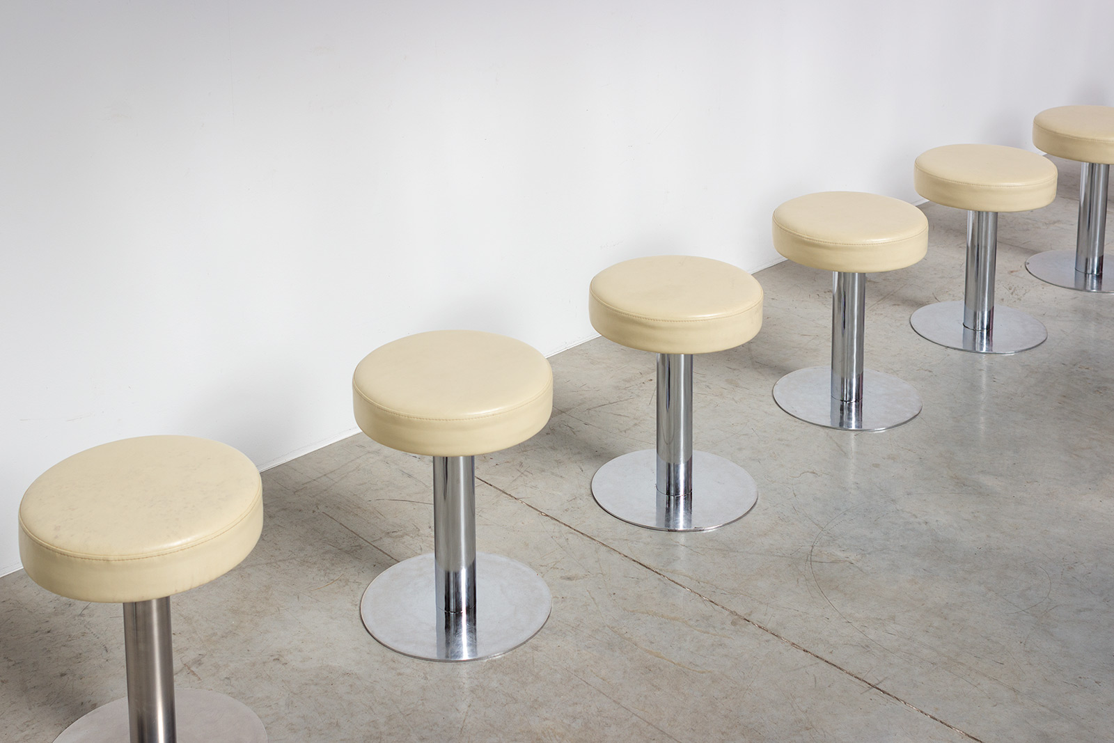 Set of 10 Chrome side Stools in leatherette 1970 img 5