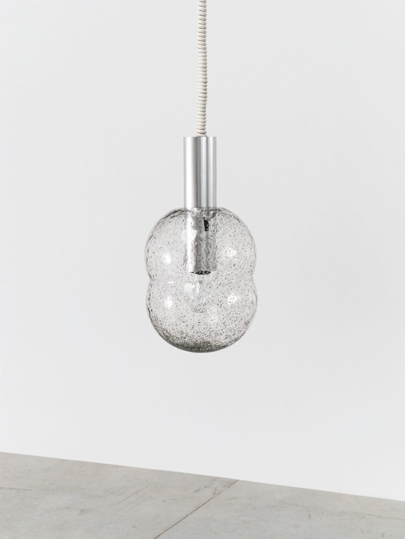 Tobia Scarpa pair of Bilobo pendant lamps Pulegoso glass Flos img 4